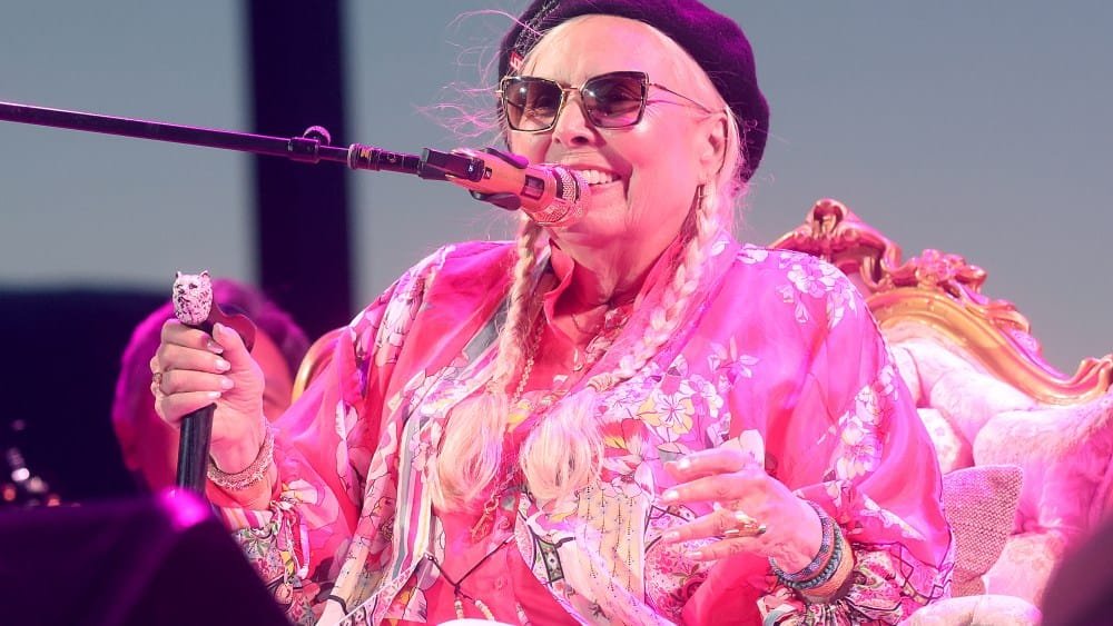 Joni Mitchell Sings Deep Cuts, Classics for a Thrilled Hollywood Bowl